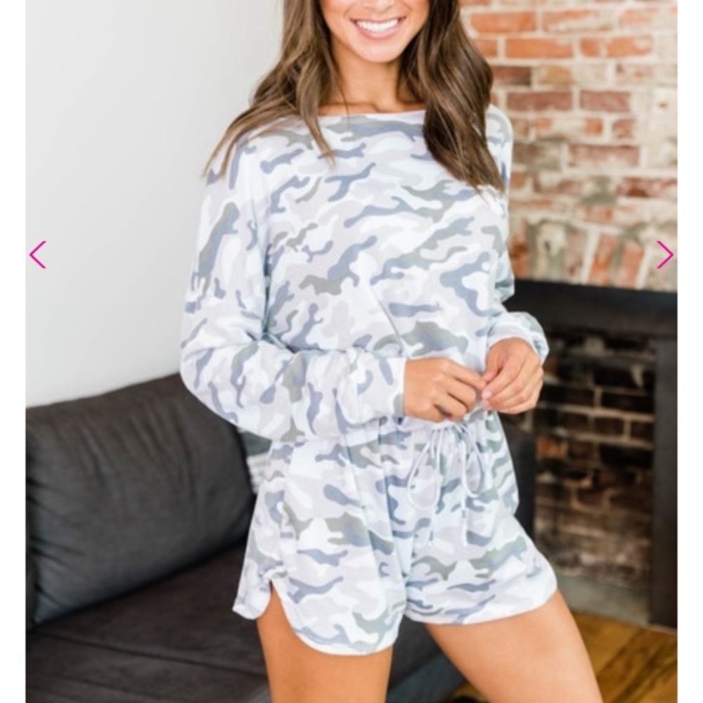 Pink Lily White Camo Long Sleeve Romper Medium